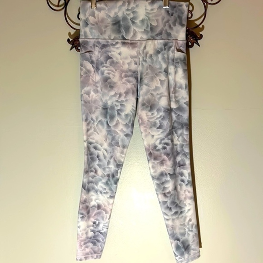 Athleta Salutation Stash Pocket Small Leggings Lavender Blue Floral